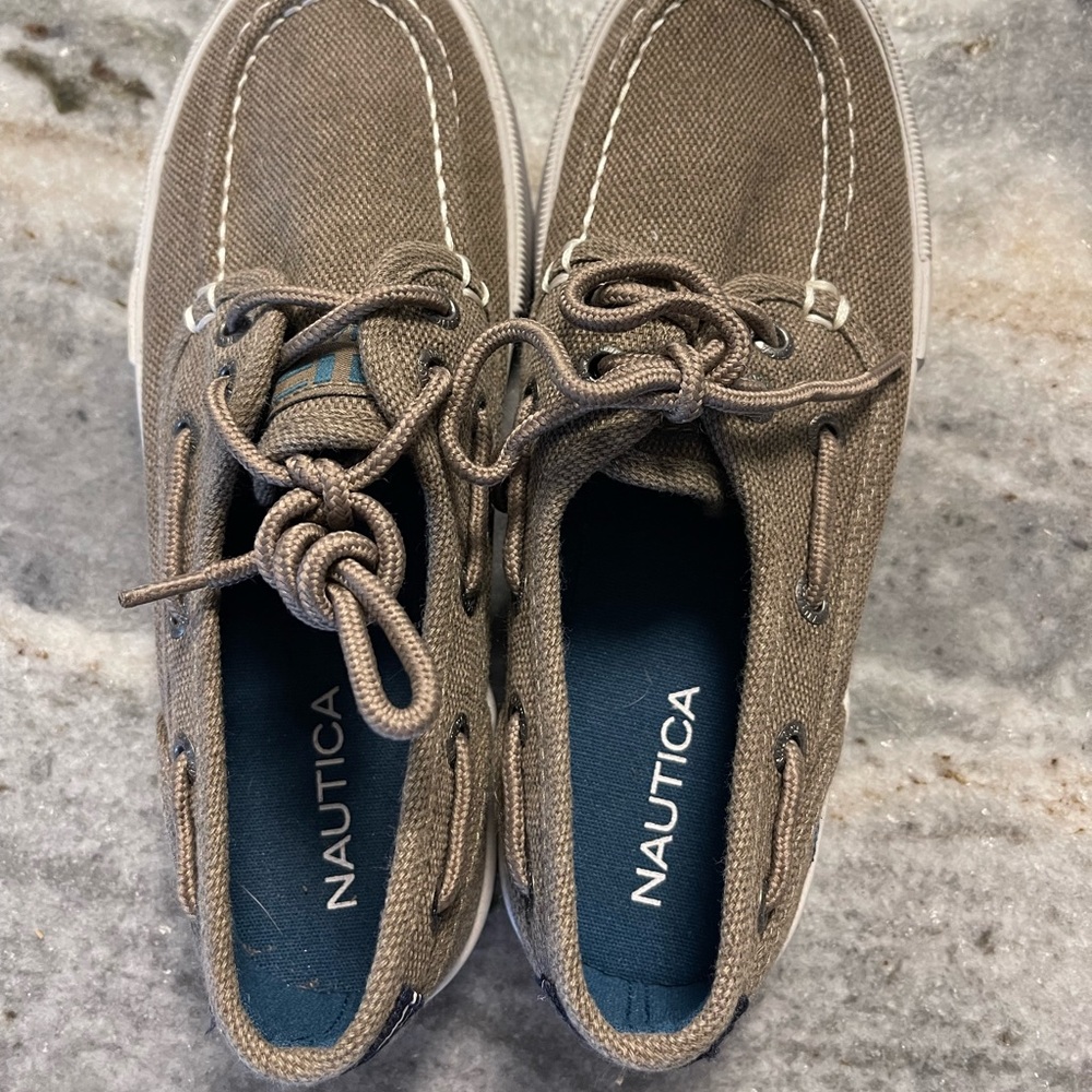 *Boys Nautica Canvas Boat Shoes, Excellent Condition!*